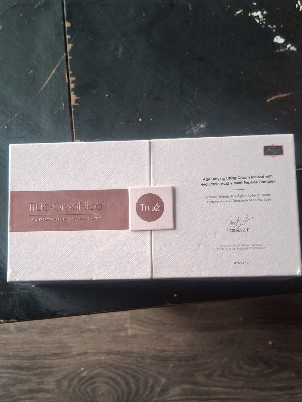 True Organica Age Defying Lifting Cream - Pink & White Box